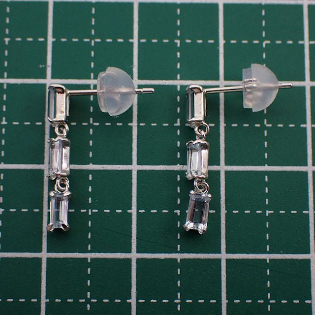 【新品】Pt900 アクアマリン バゲットカット ３pc ピアス[i1-3］