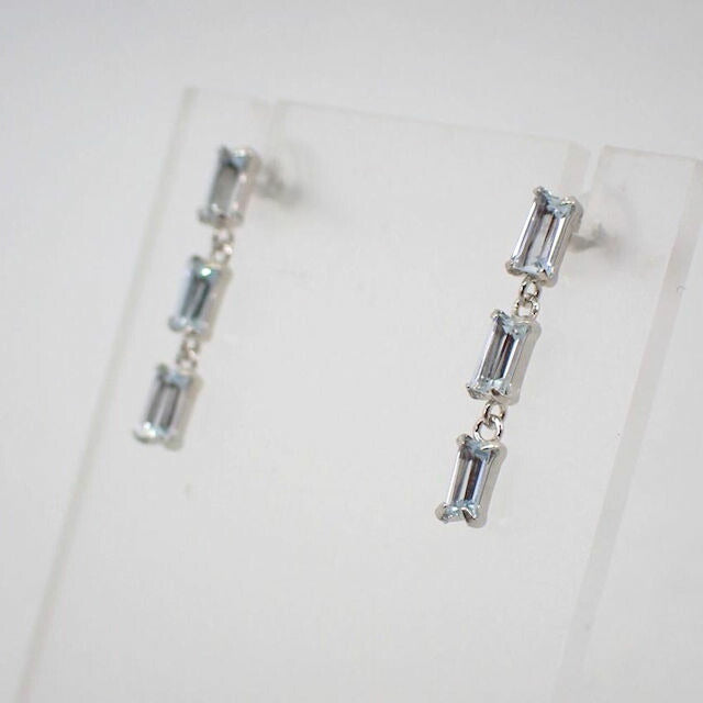 【新品】Pt900 アクアマリン バゲットカット ３pc ピアス[i1-3］