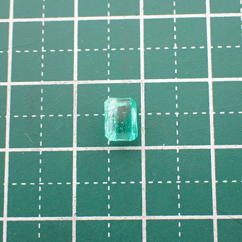 天然エメラルド ルース　0.864ｃｔ/j208-8