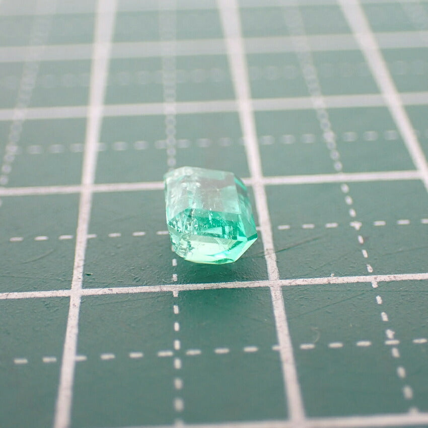 天然エメラルド ルース　0.864ｃｔ/j208-8